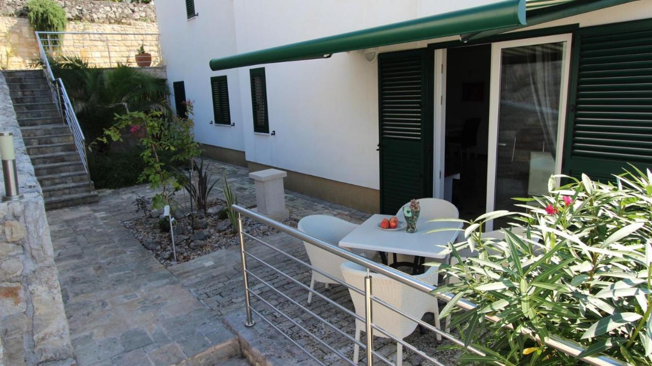 Apartments Adria Malinska Esterno foto