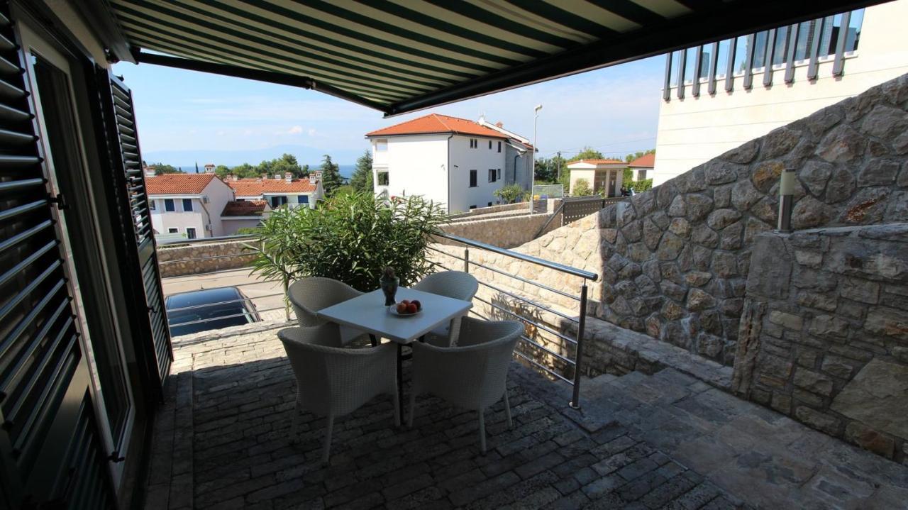 Apartments Adria Malinska Esterno foto