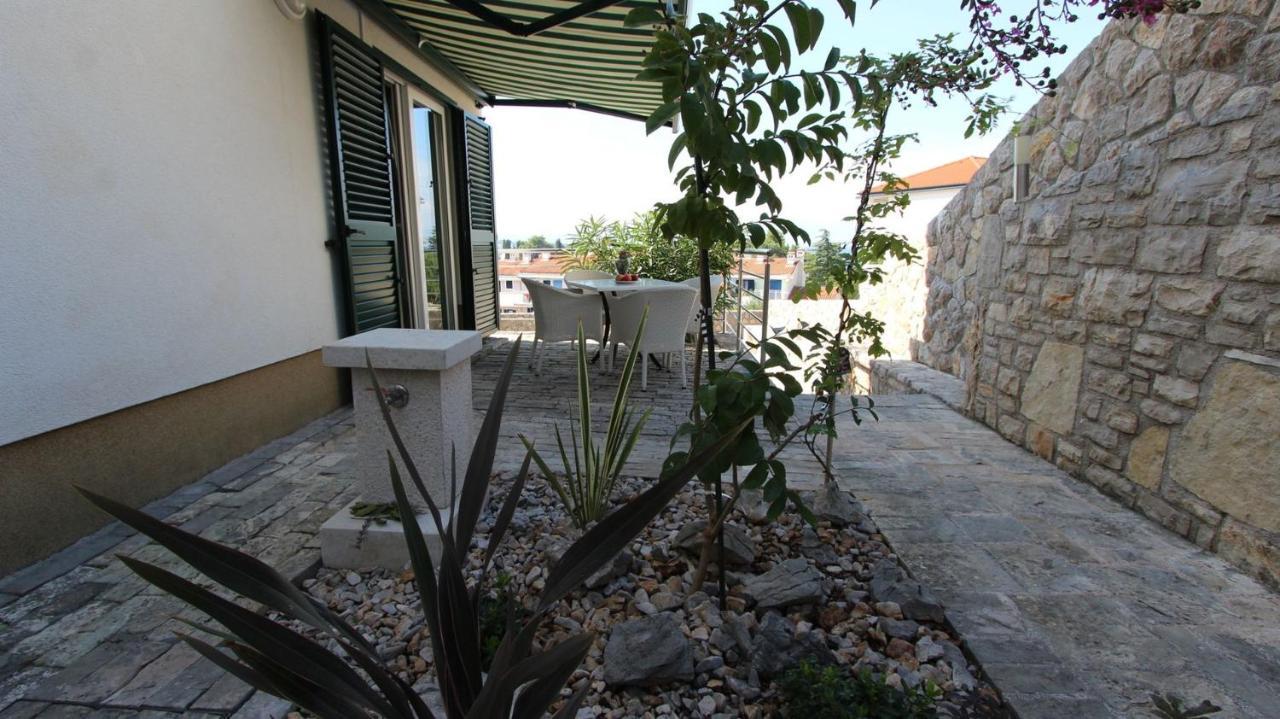 Apartments Adria Malinska Esterno foto