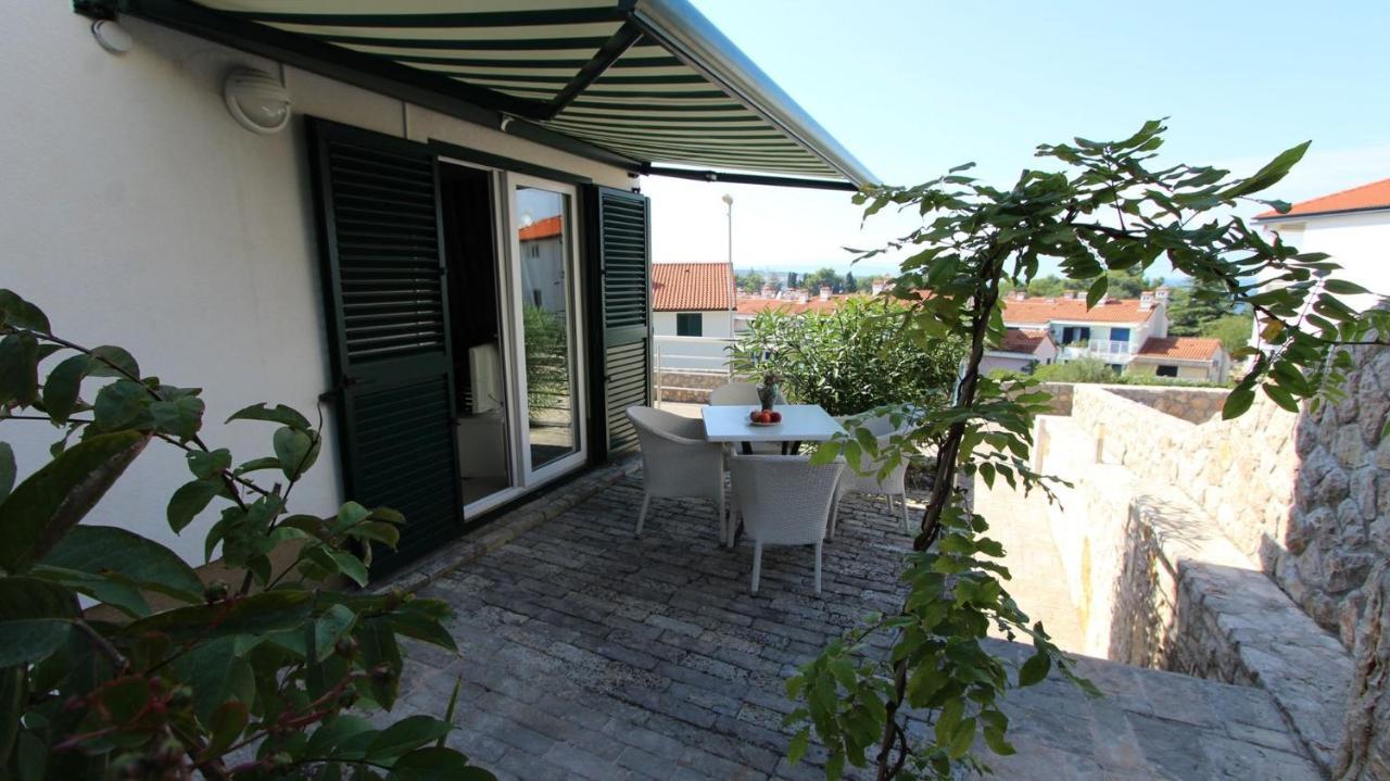 Apartments Adria Malinska Esterno foto