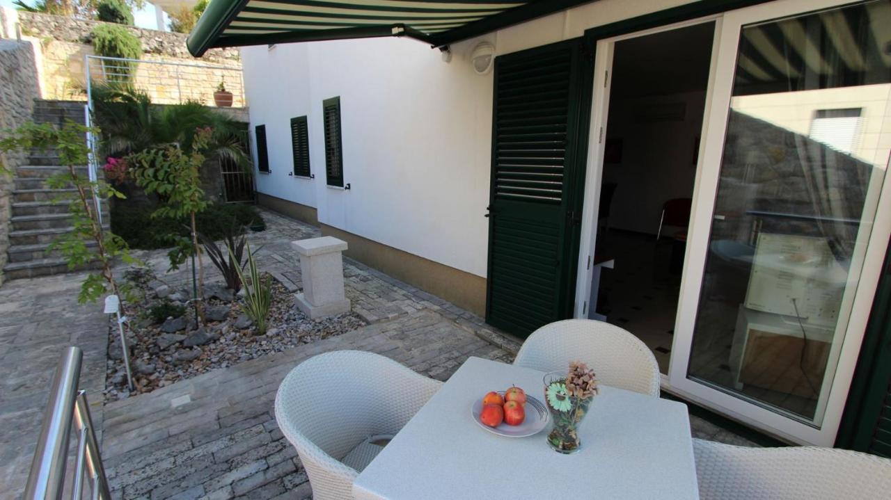 Apartments Adria Malinska Esterno foto