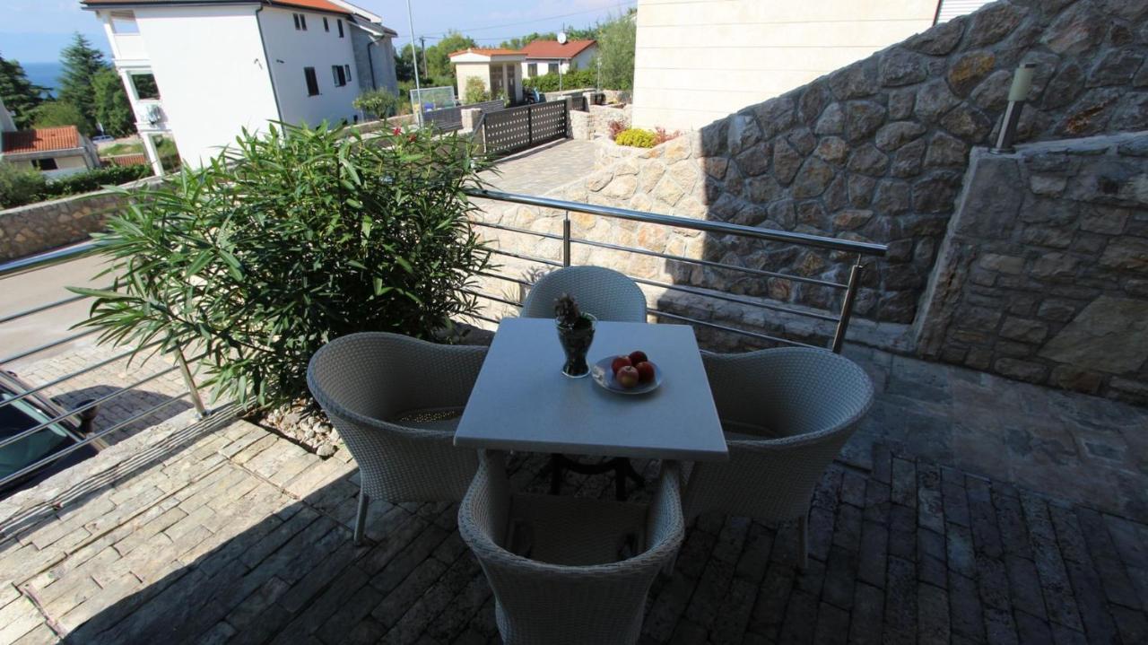 Apartments Adria Malinska Esterno foto