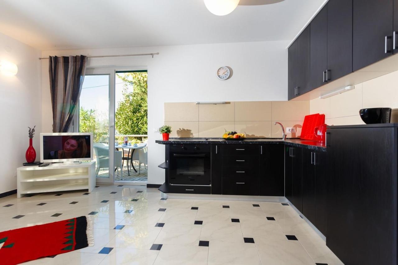 Apartments Adria Malinska Esterno foto