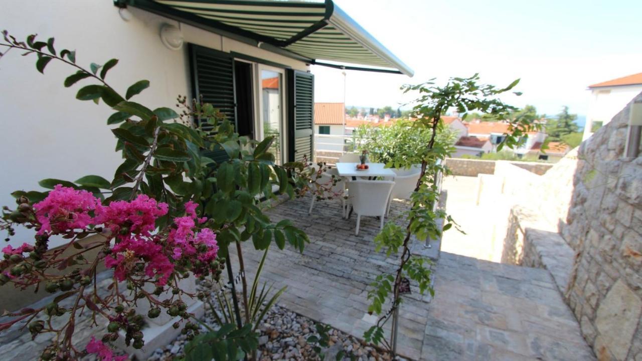 Apartments Adria Malinska Esterno foto