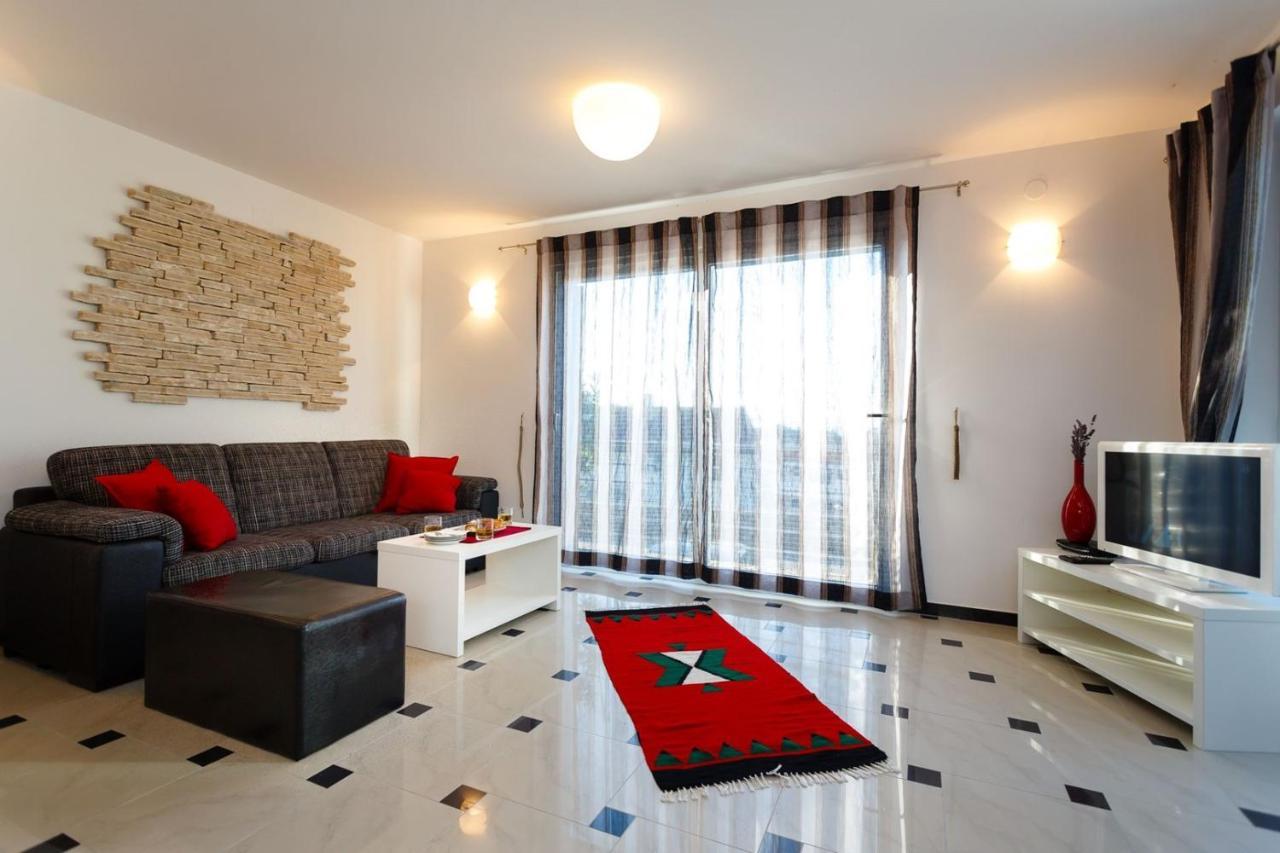 Apartments Adria Malinska Esterno foto