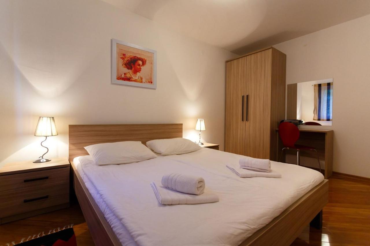 Apartments Adria Malinska Esterno foto