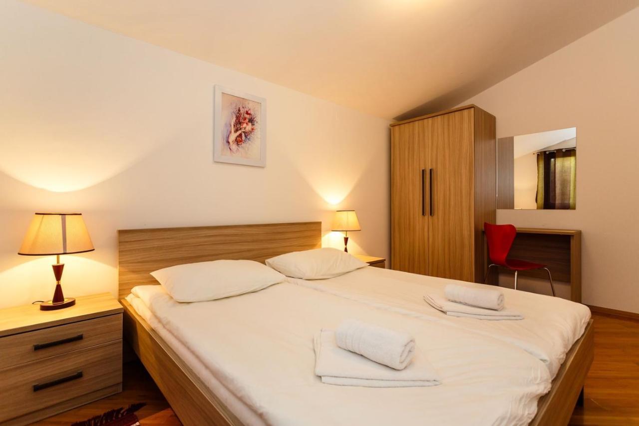 Apartments Adria Malinska Esterno foto