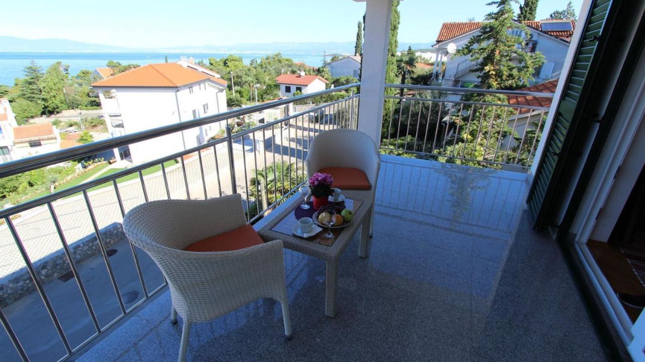 Apartments Adria Malinska Esterno foto