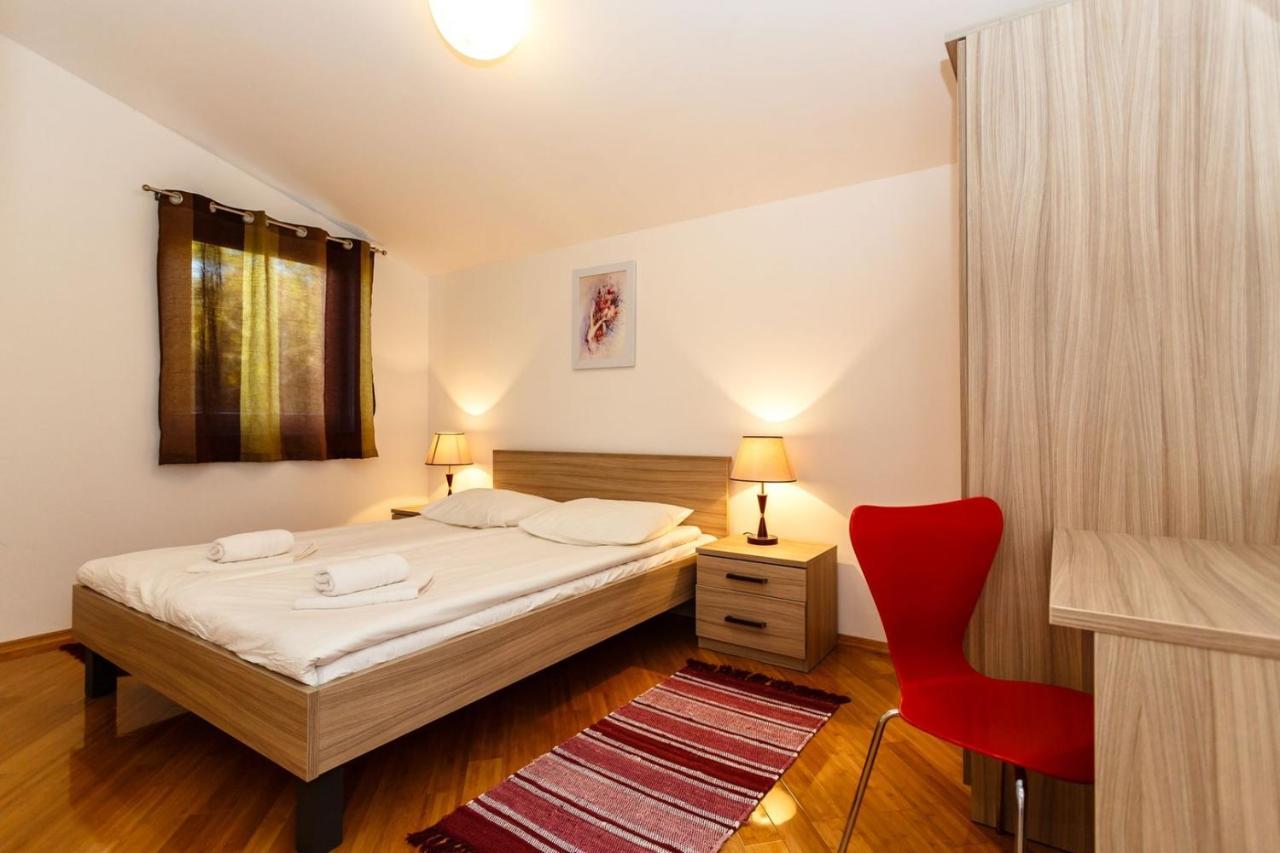 Apartments Adria Malinska Esterno foto