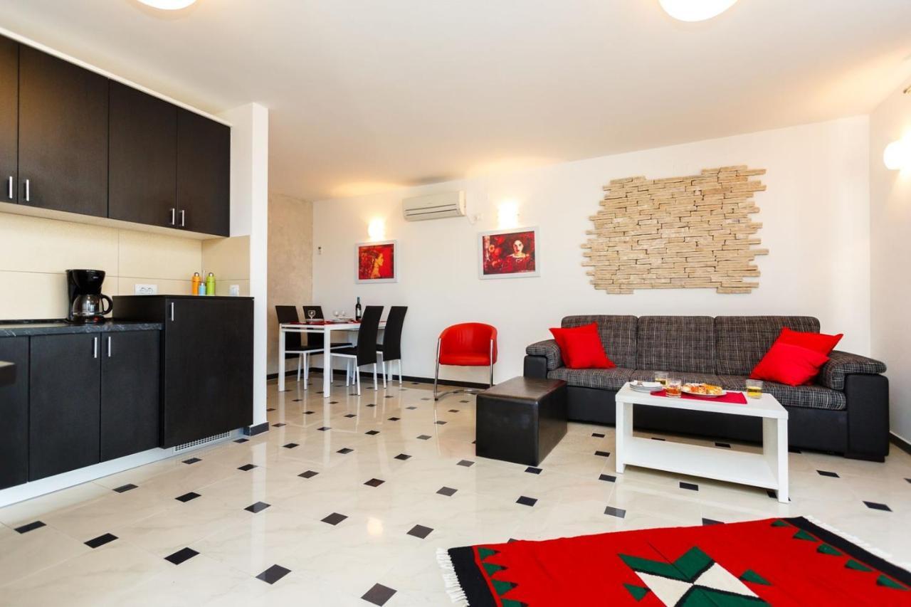 Apartments Adria Malinska Esterno foto
