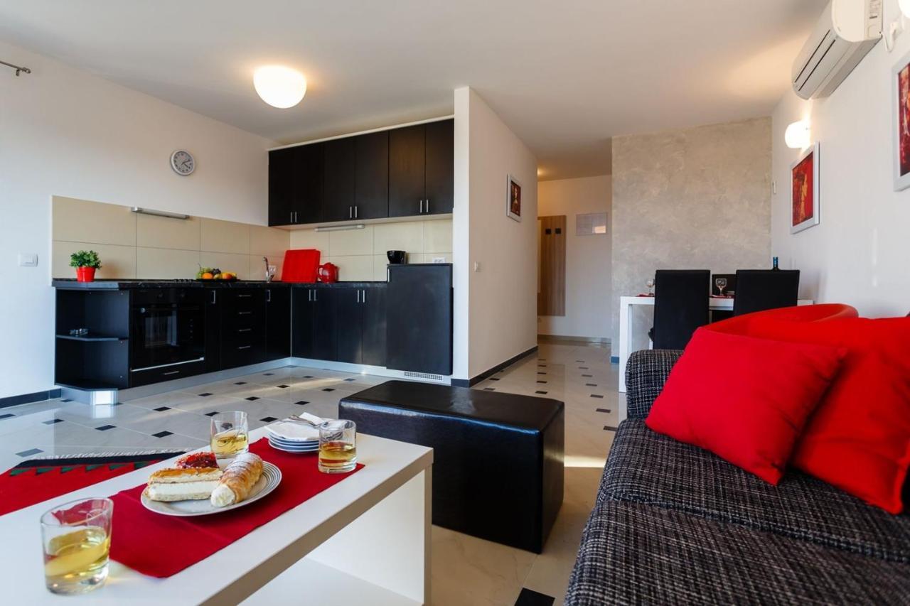 Apartments Adria Malinska Esterno foto