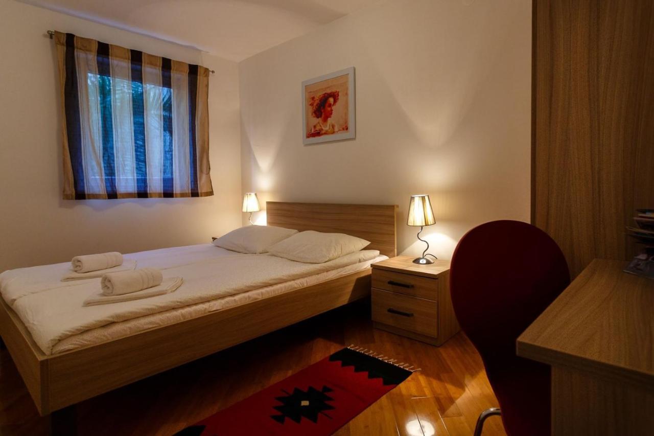 Apartments Adria Malinska Esterno foto