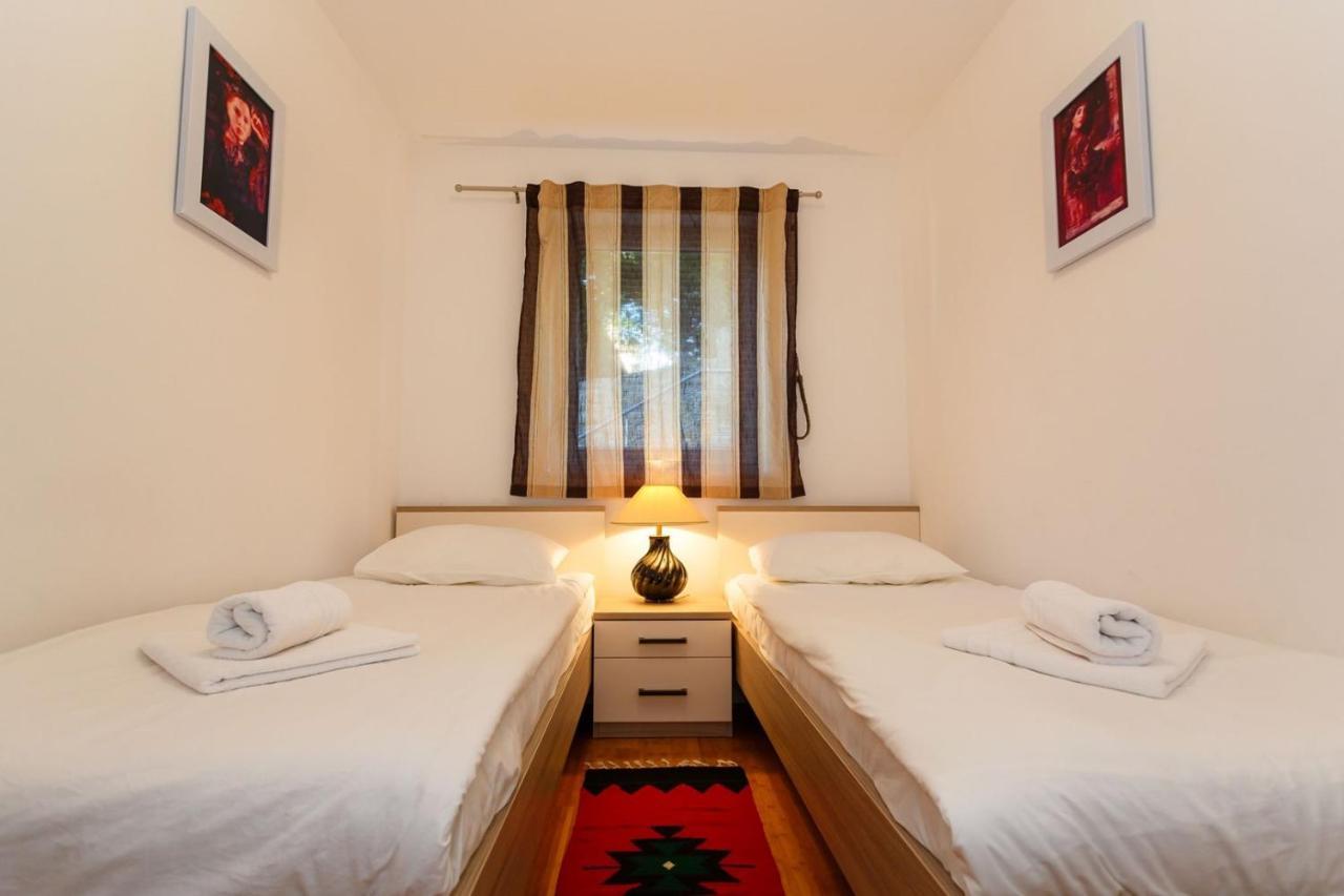 Apartments Adria Malinska Esterno foto