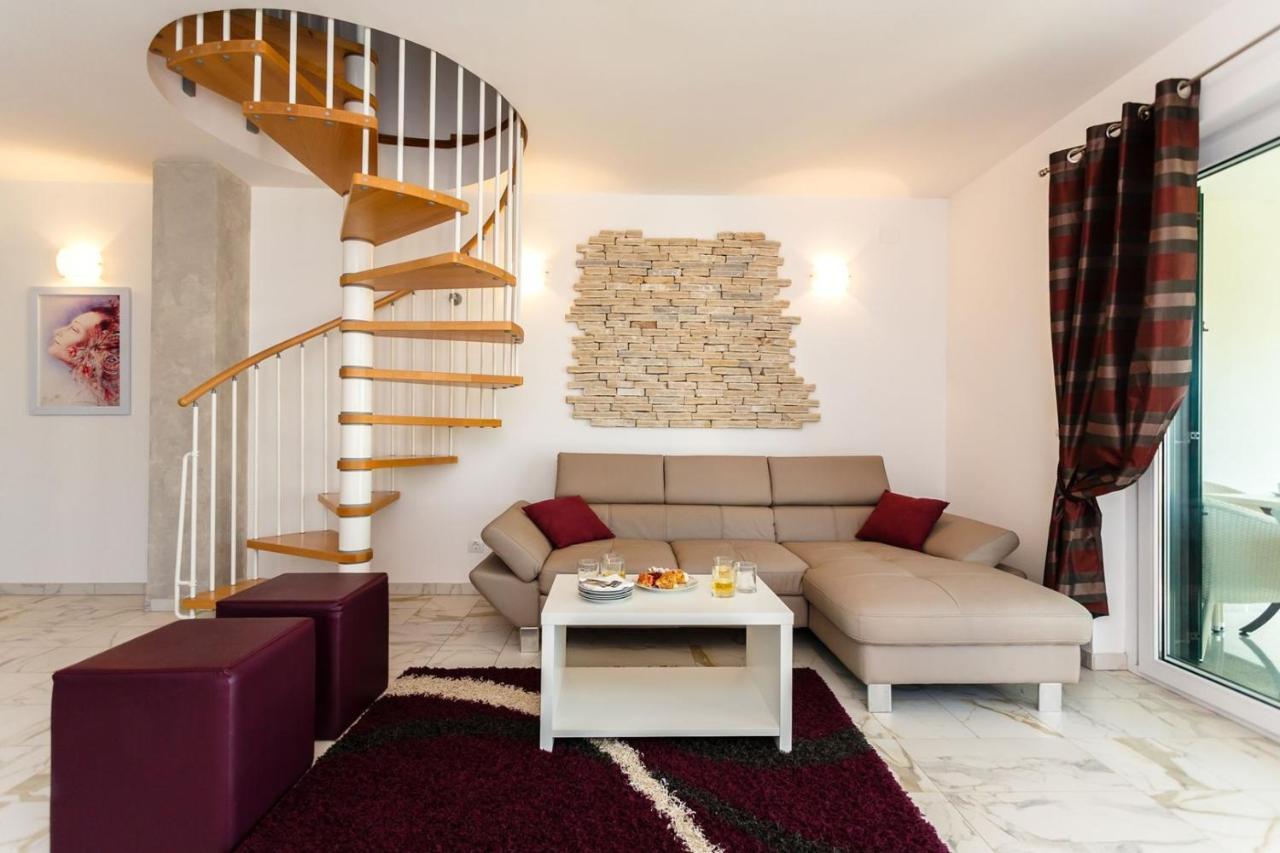 Apartments Adria Malinska Esterno foto
