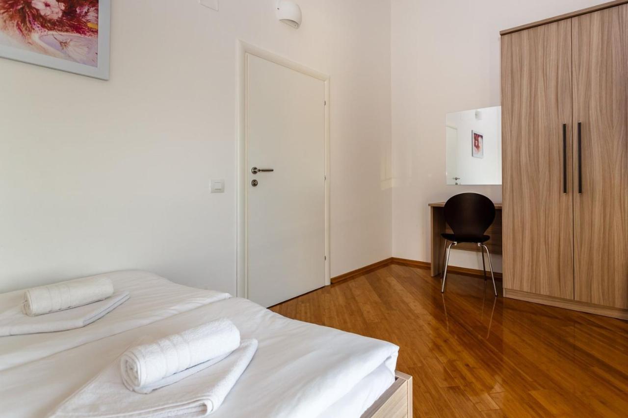 Apartments Adria Malinska Esterno foto