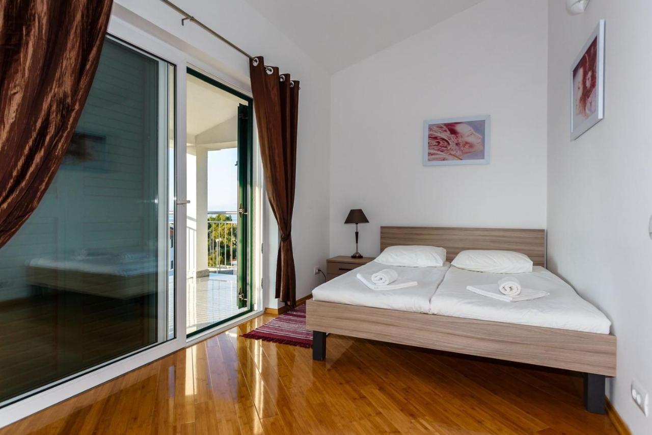 Apartments Adria Malinska Esterno foto