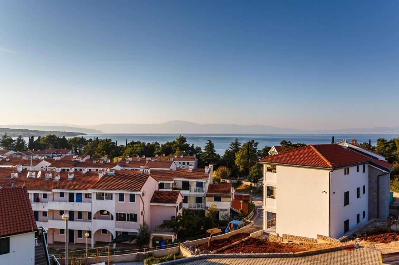 Apartments Adria Malinska Esterno foto