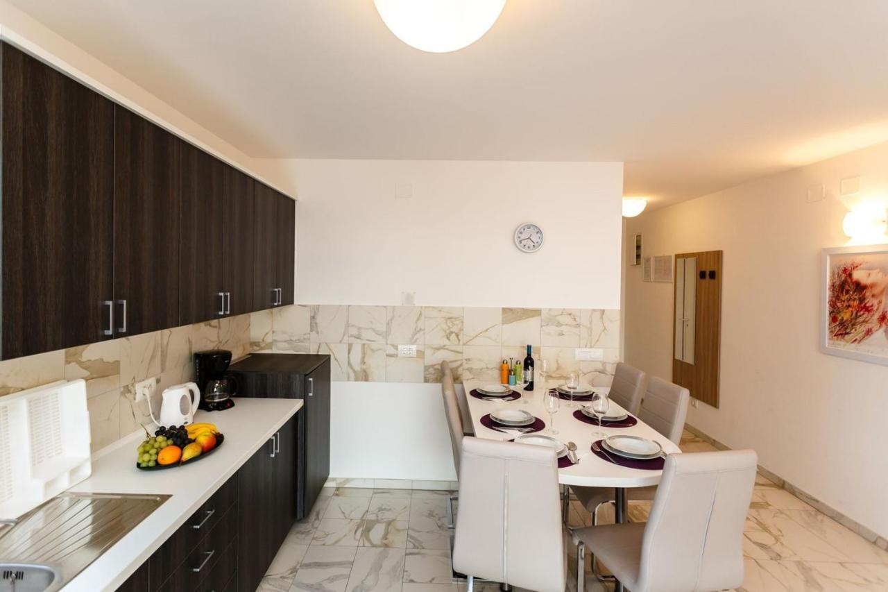 Apartments Adria Malinska Esterno foto